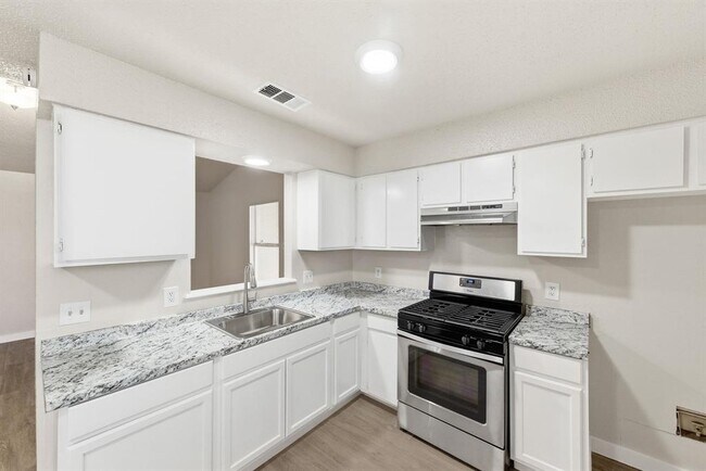 Photo - 2204 Donahue Ln