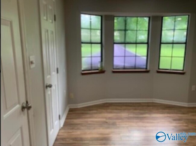 Photo - 105 Gibbon Dr