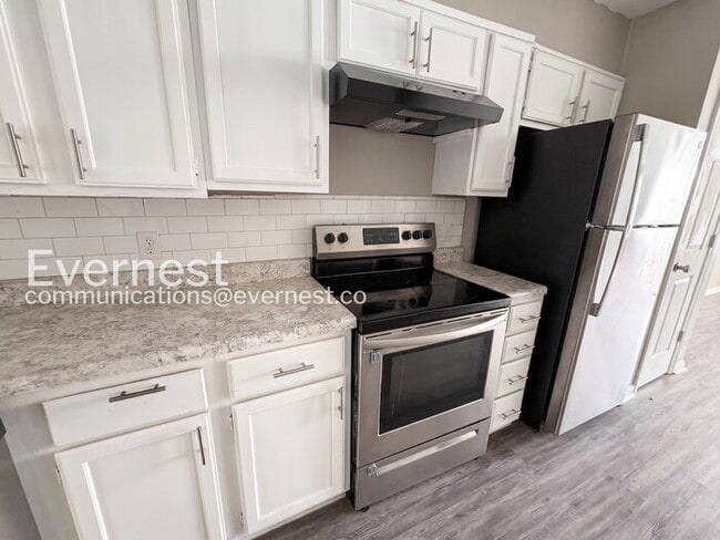 Photo - 1800 Labette Manor Dr Unit 5