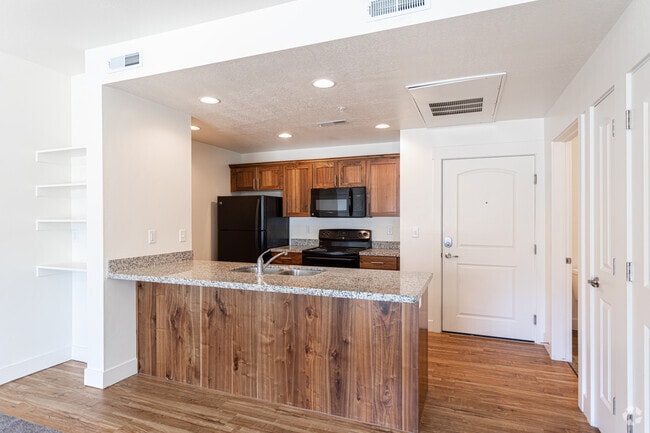 1BR, 1BA - 705 SF