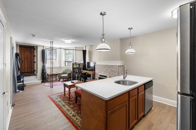 Photo - 1107 E Genesee St