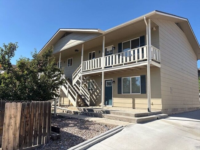 Cozy 2BR First-Floor Unit in Colorado Spri... - Cozy 2BR First-Floor House Unit in Colorado Spri...