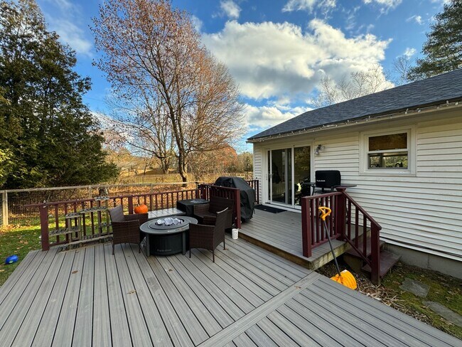 Photo - Charming 2 Bed, 1.5 Bath Raised Ranch (CUR...