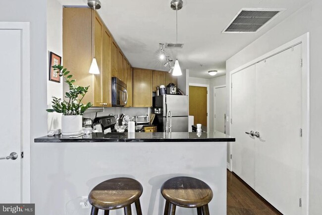 Building Photo - 2120 Vermont Ave NW Unit 222