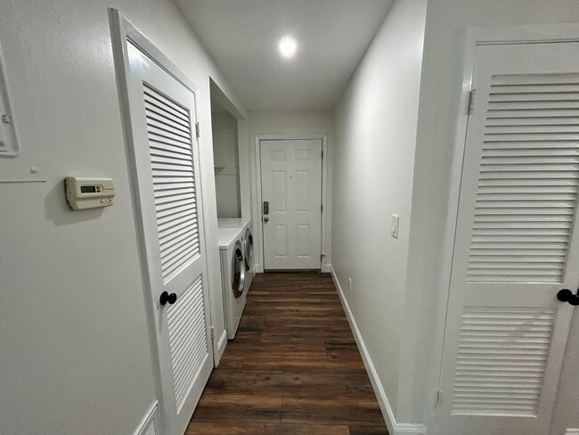 Building Photo - 115 Country Club Dr Unit 115