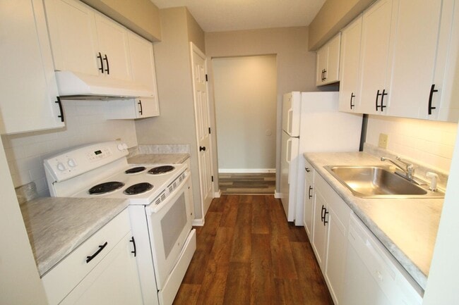 Building Photo - 3 bedroom Condo For Rent - 1018-6 Blueridge Dr