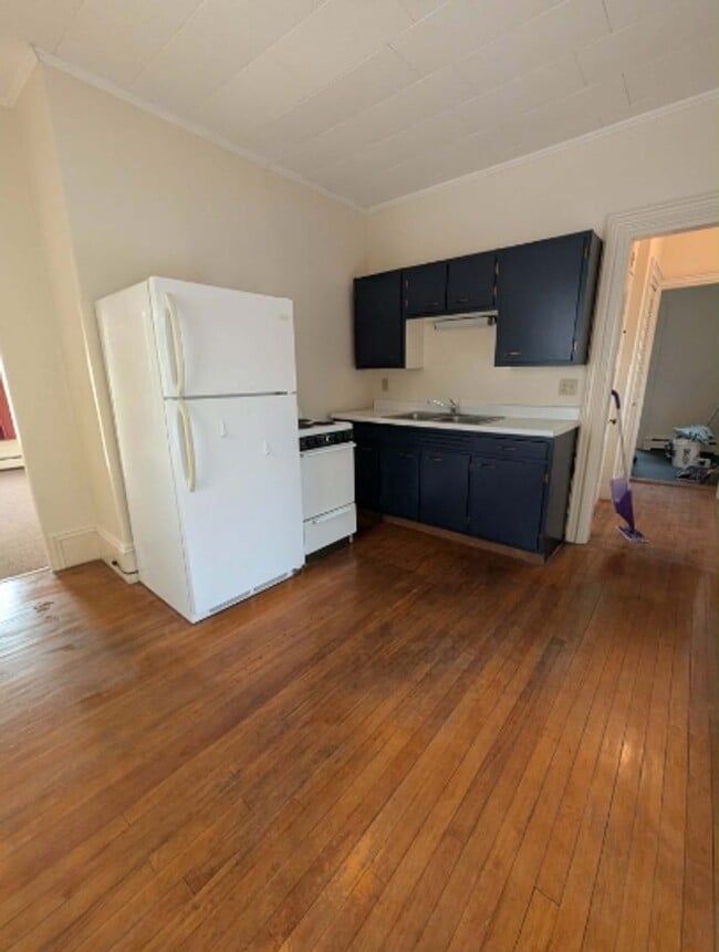 Photo - 145 Center St Unidad A