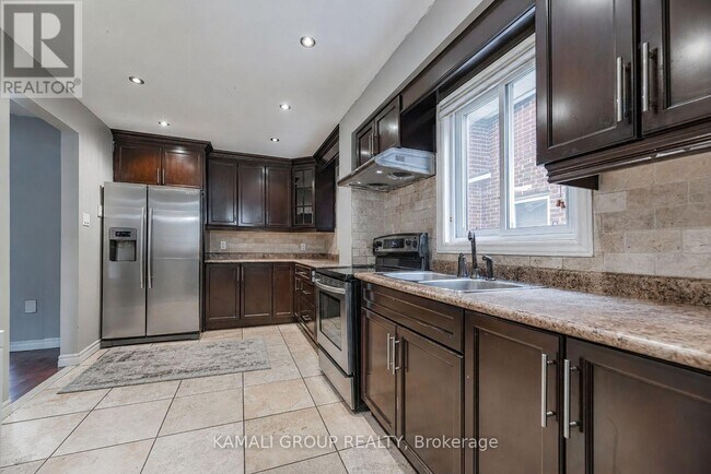 Photo - 77 Ecclestone Dr