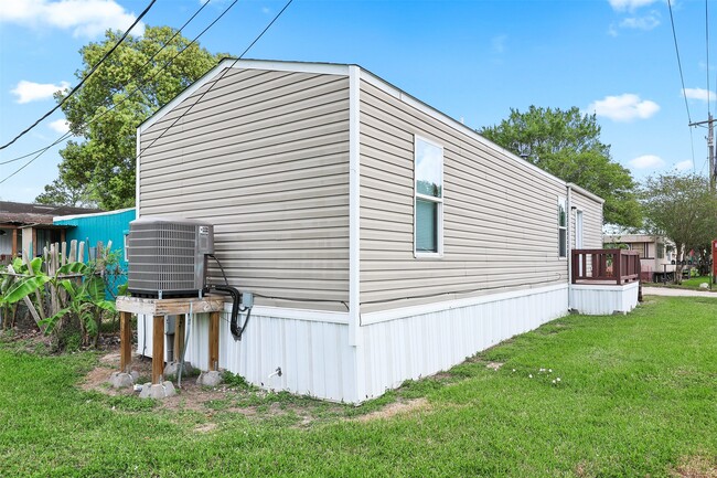 Photo - 4805 41st St E