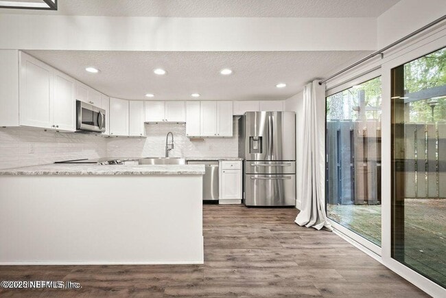 Photo - 10462 Big Tree Cir E