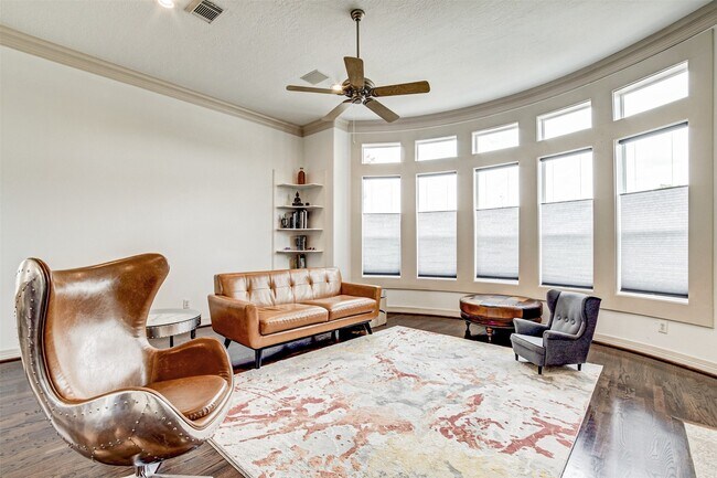 Photo - 1515 Hyde Park Blvd