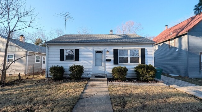 Building Photo - 923 Jasper St