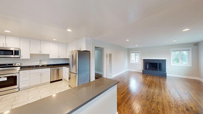 2060 Santa Clara Ave Unit E