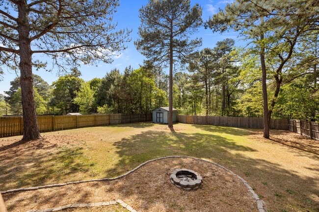 686 Colonial Hills Dr