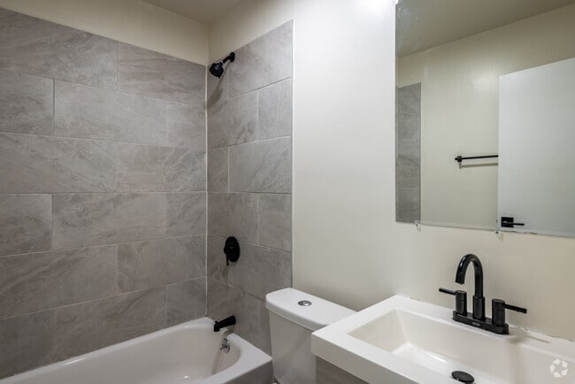 1BR, 1BA - 730SF