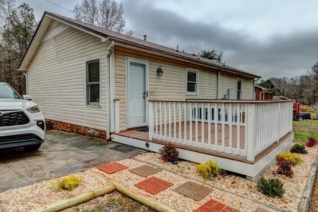 Photo - 334 Pine Ave