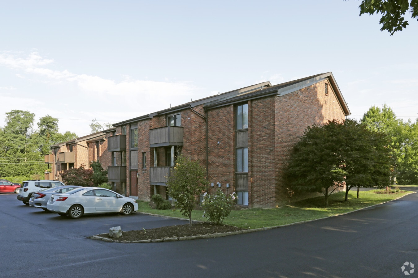 Rusty Hollow Apartments - Rusty Hollow Apartments
