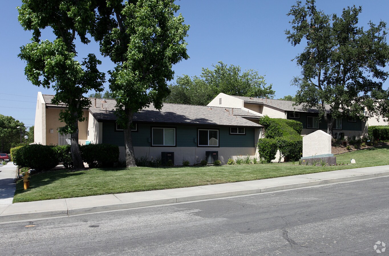 Photo - Oaktree Apartments
