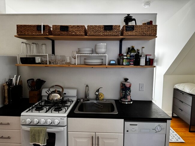 Kitchen - 33 Atlantic St
