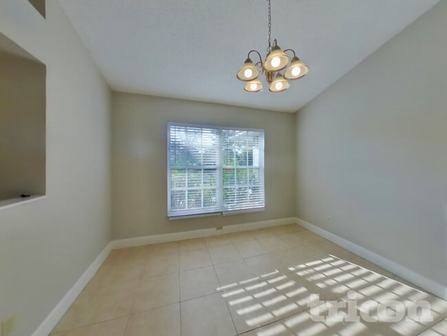 Photo - 19203 Sunlake Blvd