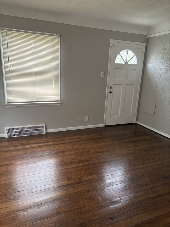 Photo - 19639 Moross Rd