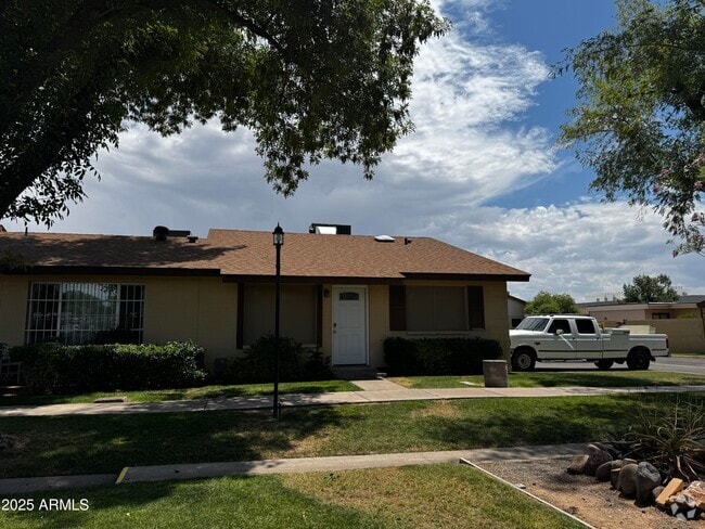 Building Photo - 2501 N 22nd Dr Rental