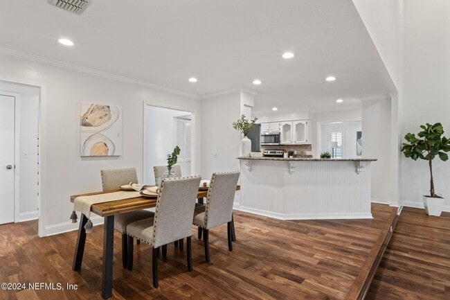 Photo - Beautiful Seaview Park Home!
