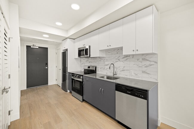 Cuisine entièrement équipée avec appareils électroménagers en acier inoxydable - 500 Asher