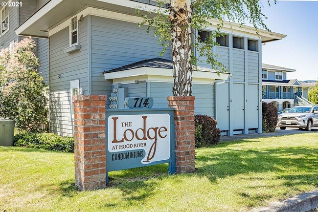 Building Photo - Downtown Condo in Hood River | 1 Bedroom 2...