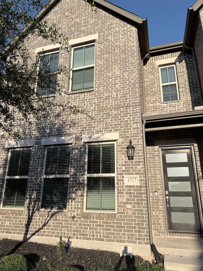 Building Photo - 4717 Piedras Lanzar Dr Rental