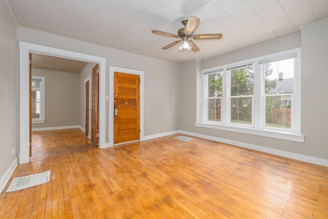 Building Photo - 76 W 12th St Unit 1