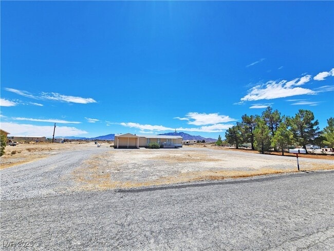 Building Photo - 3851 W Donner St Rental