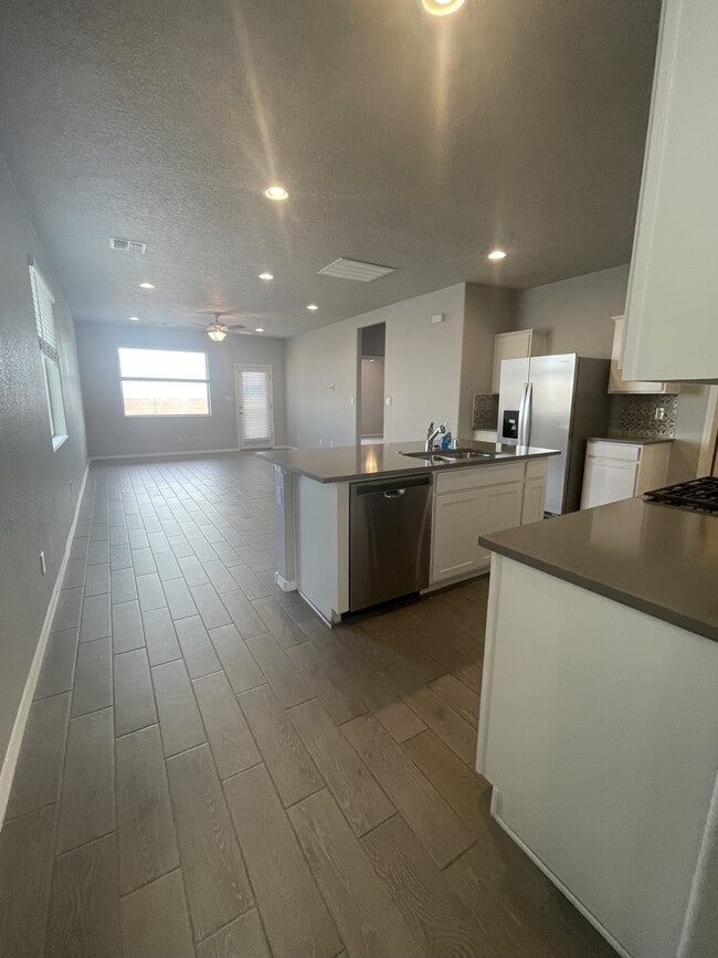 Photo - 4839 Blackburn Rd NE