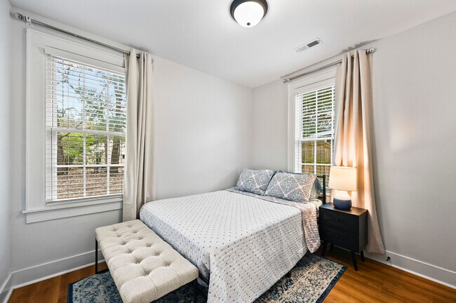 Photo - 2215 Cambridge Ave