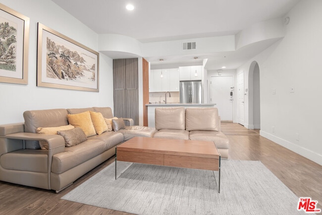 Photo - 620 S Gramercy Pl Unit 317