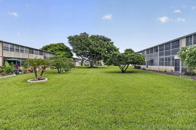 Photo - 210 Canterbury J Unit 210