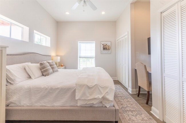 Photo - 400 E Mill St