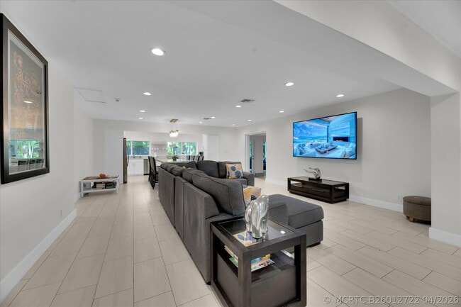 Photo - 2633 NE 3rd Ave