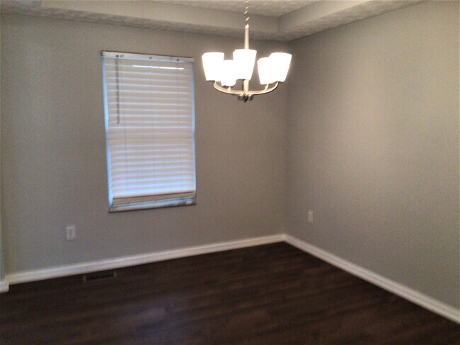 Photo - 513 Allis Pl W
