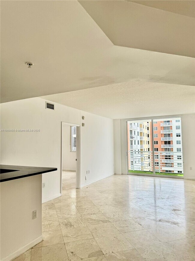 Photo - 18800 NE 29th Ave Unidad 829