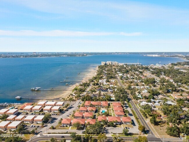 Building Photo - 2100 W Beach Dr Rental