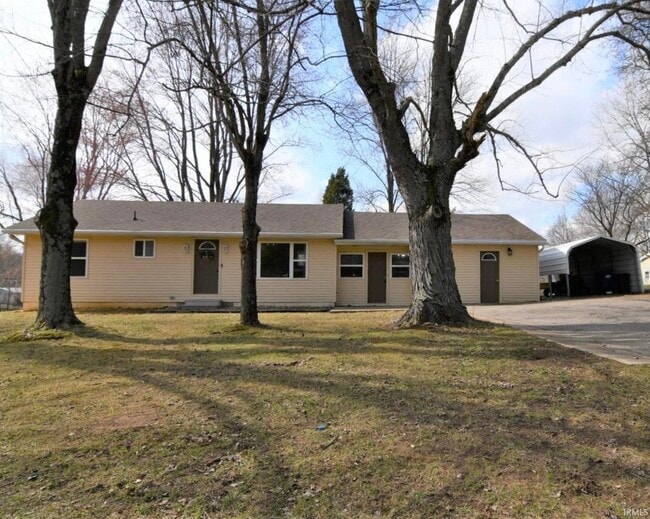 Photo - 611 Russell Rd House