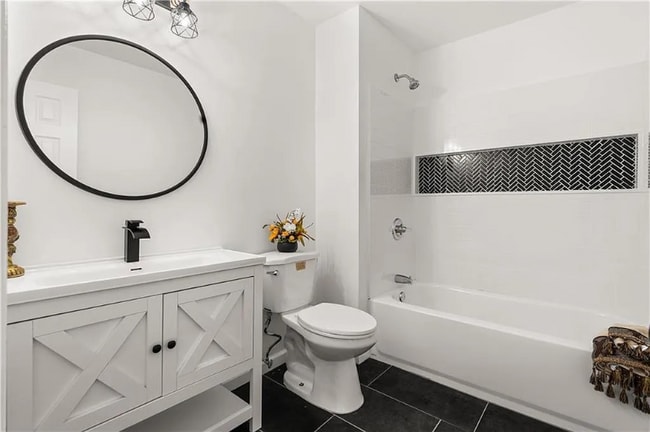 Photo - 4933 Parkwest Dr