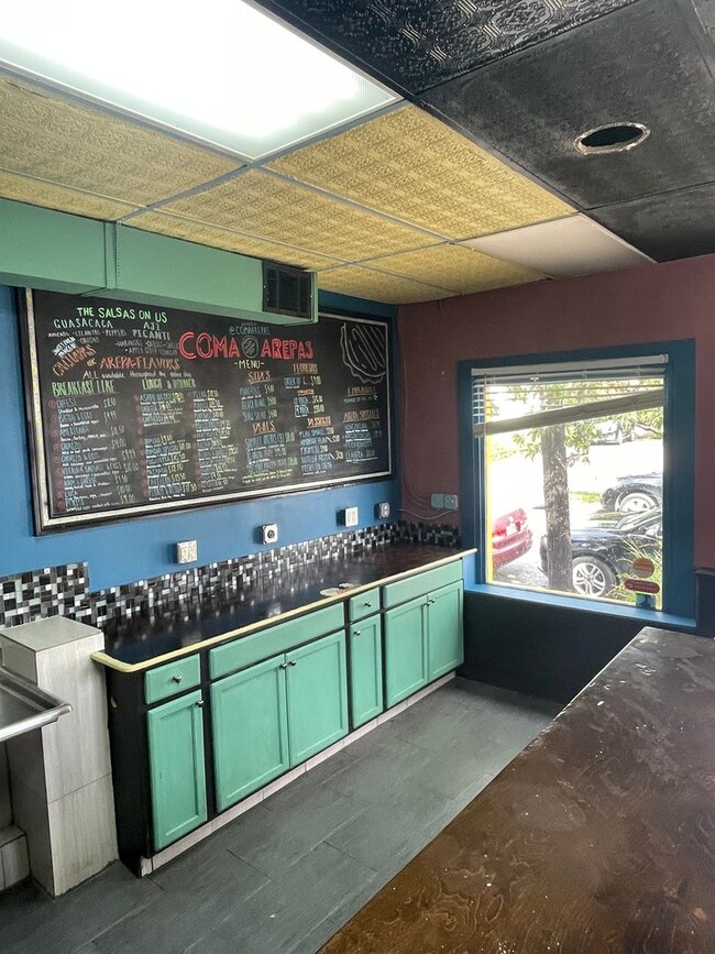 Photo - Commercial Space w/ Kitchen on Maple St Unit 7712 Maple St