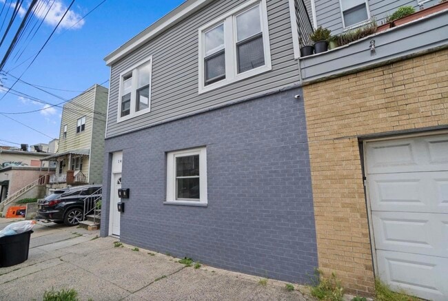 Photo - 14 W 19th St