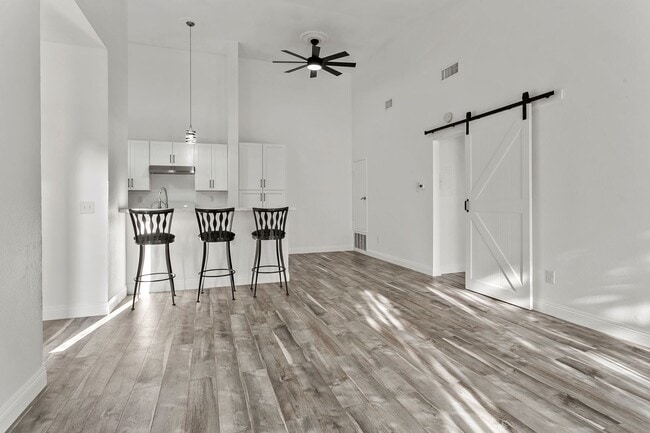 Photo - 10590 Lakeside Dr N