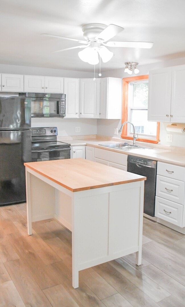 Photo - 159 Leslie Dr