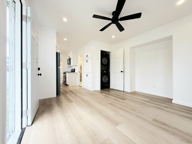 Photo - 1163 1/2 East 70th Street