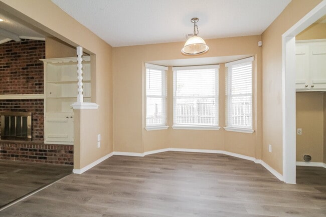 Photo - 501 S Bouziden Dr