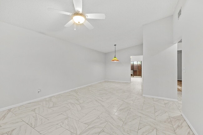 Photo - 8019 SE Villa Cir